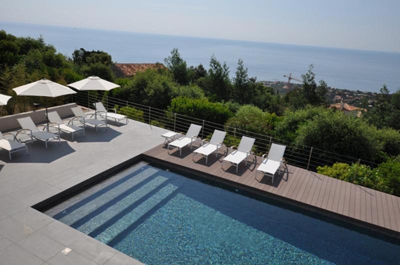 Vue Panoramique Sur La Baie De St Tropez Villa Les Issambres Exterior photo